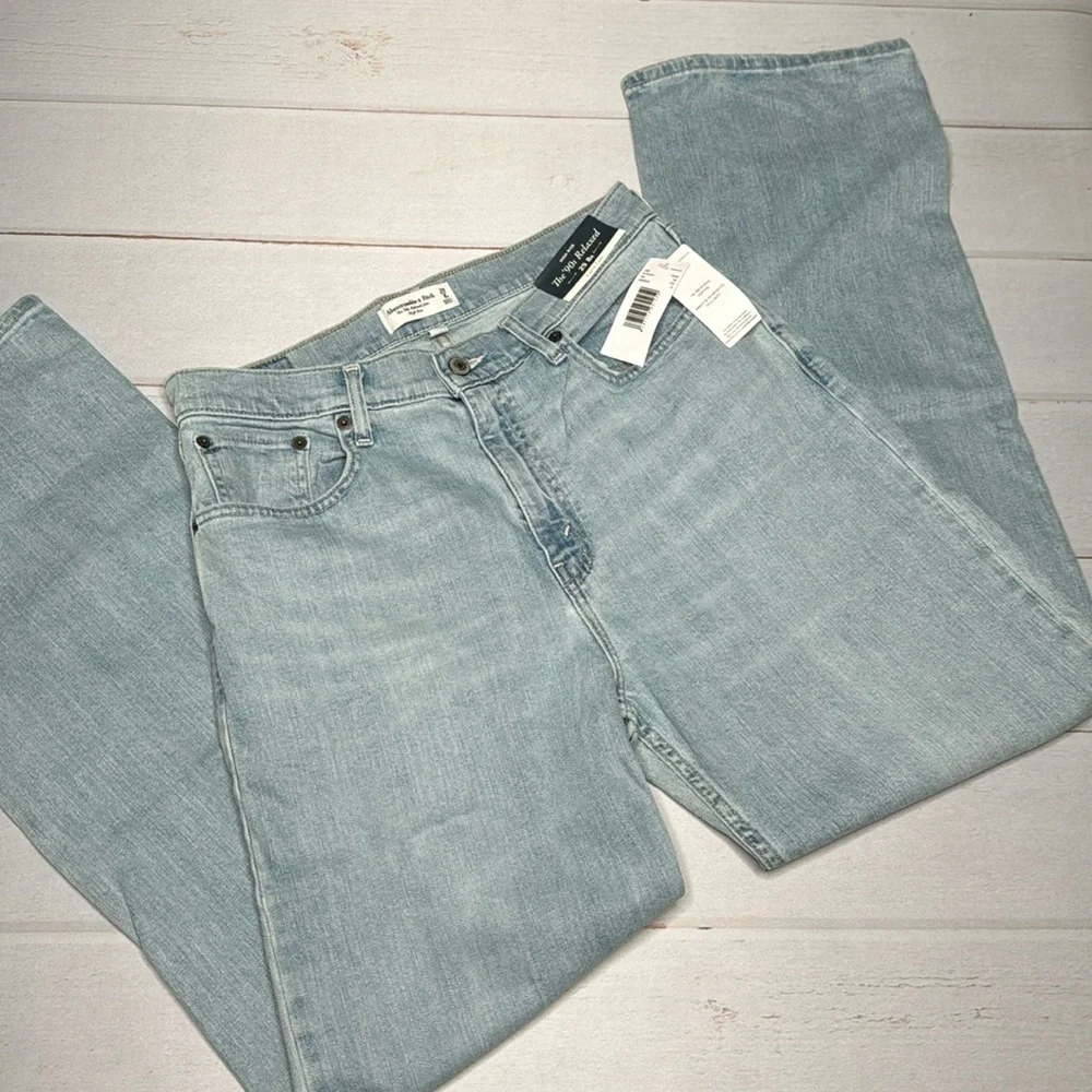 NWT - Abercrombie & Fitch - Curve Love High Rise 90s Relaxed Jean - Picture 2 of 7